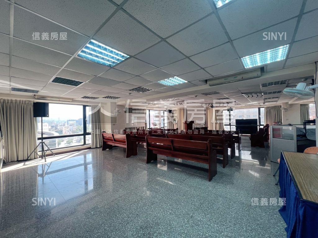 築科辦公室角間兩戶打通房屋室內格局與周邊環境