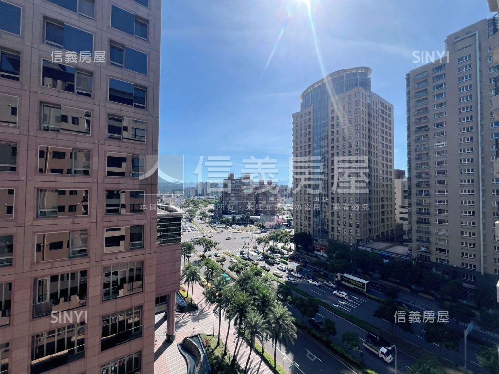 築科辦公室角間兩戶打通房屋室內格局與周邊環境