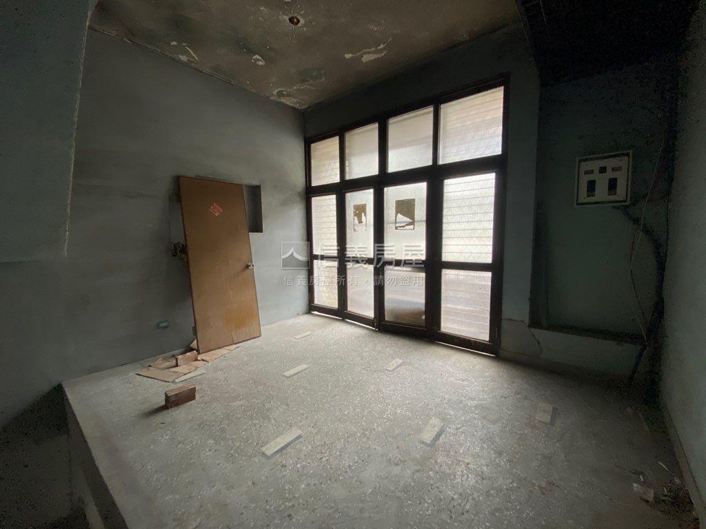 中西區文和街有整理透天房屋室內格局與周邊環境