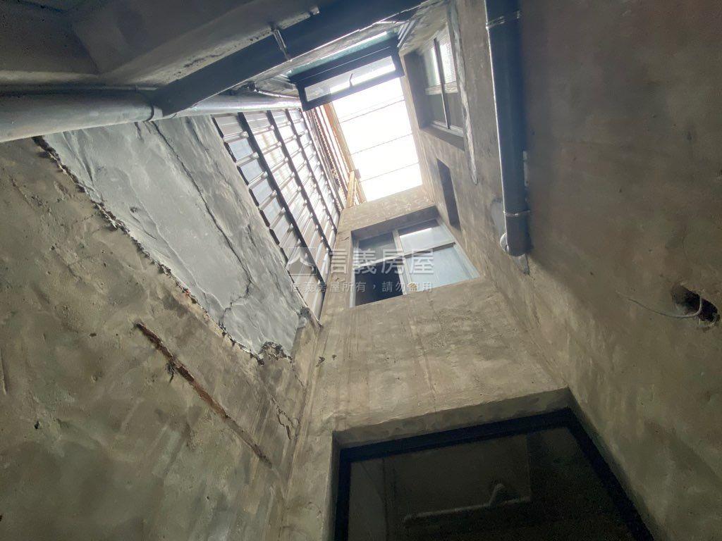 中西區文和街有整理透天房屋室內格局與周邊環境