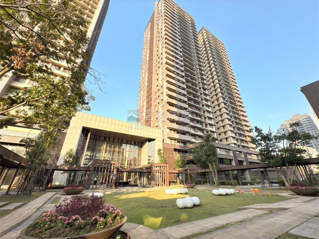 皇翔ＰＡＲＫ純住三房車位房屋室內格局與周邊環境
