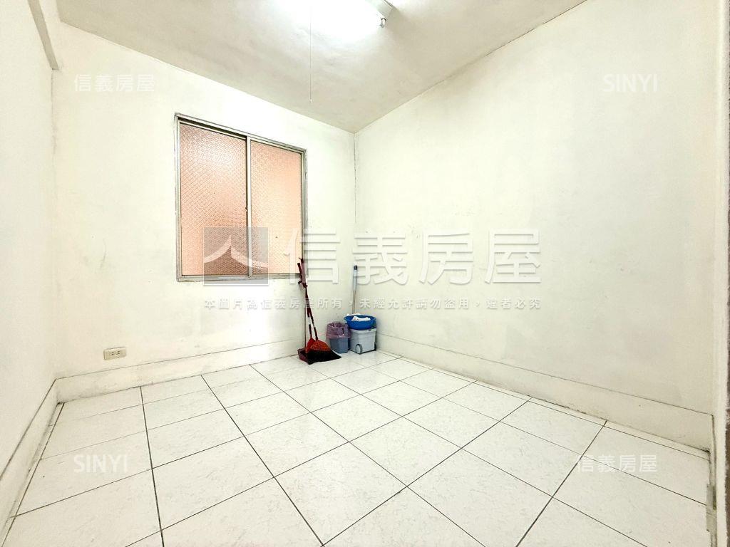 低總價近國道５房三樓公寓房屋室內格局與周邊環境