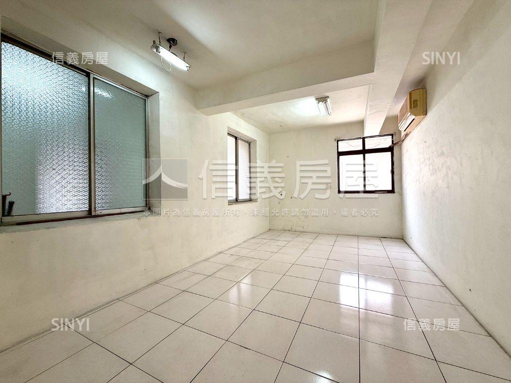 低總價近國道５房三樓公寓房屋室內格局與周邊環境