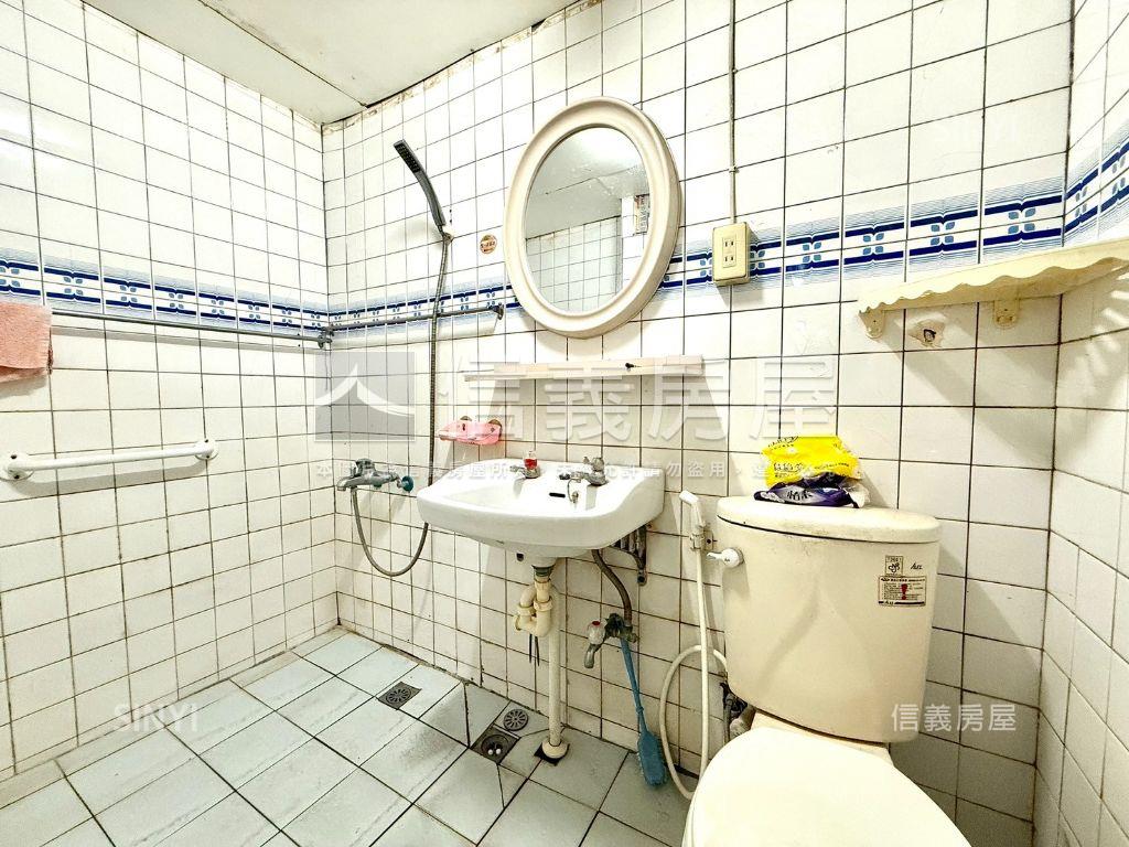 低總價近國道５房三樓公寓房屋室內格局與周邊環境