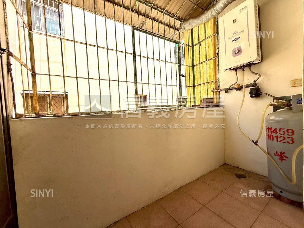 低總價近國道５房三樓公寓房屋室內格局與周邊環境