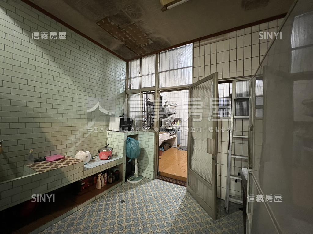 國際路自地自建透天房屋室內格局與周邊環境