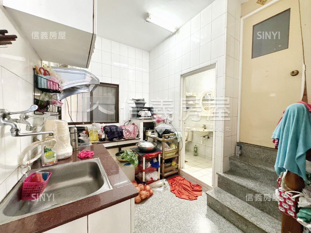 近鳳山車站優質透天房屋室內格局與周邊環境