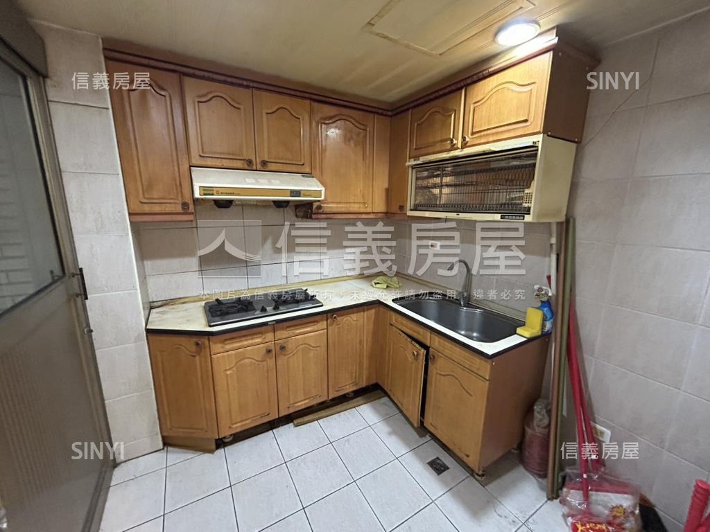 星光市三房露臺戶房屋室內格局與周邊環境