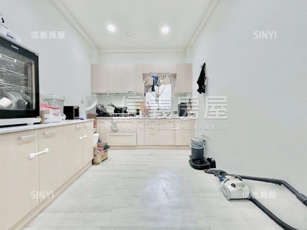 逢甲西安街臨路透天店面房屋室內格局與周邊環境