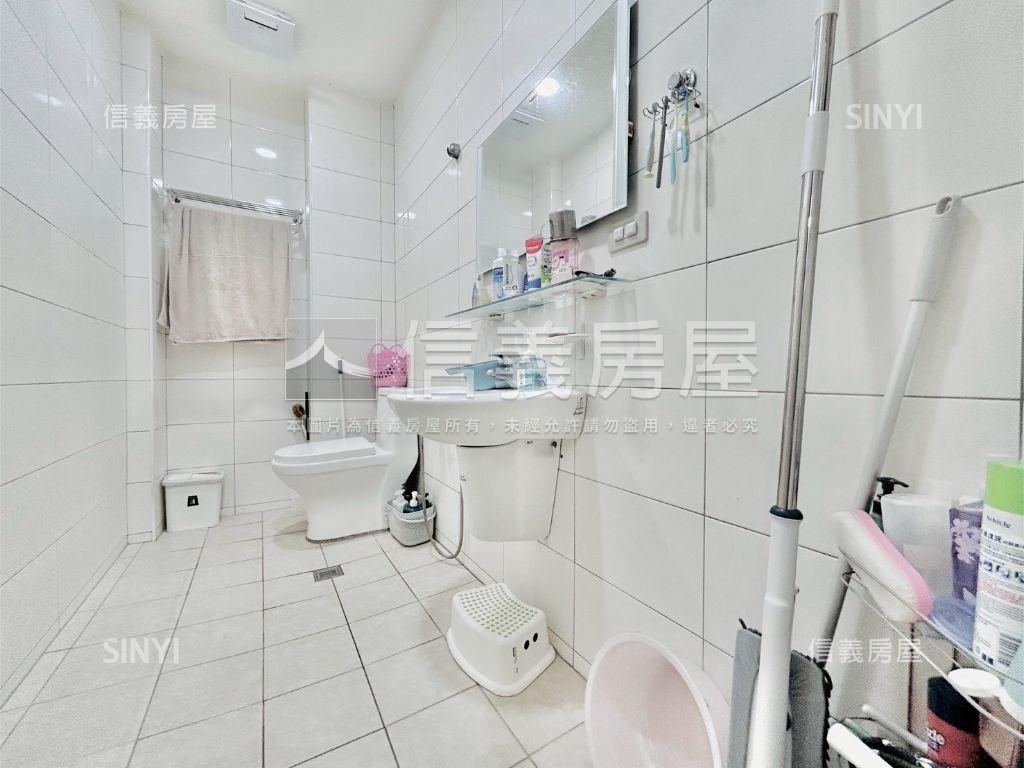 逢甲西安街臨路透天店面房屋室內格局與周邊環境
