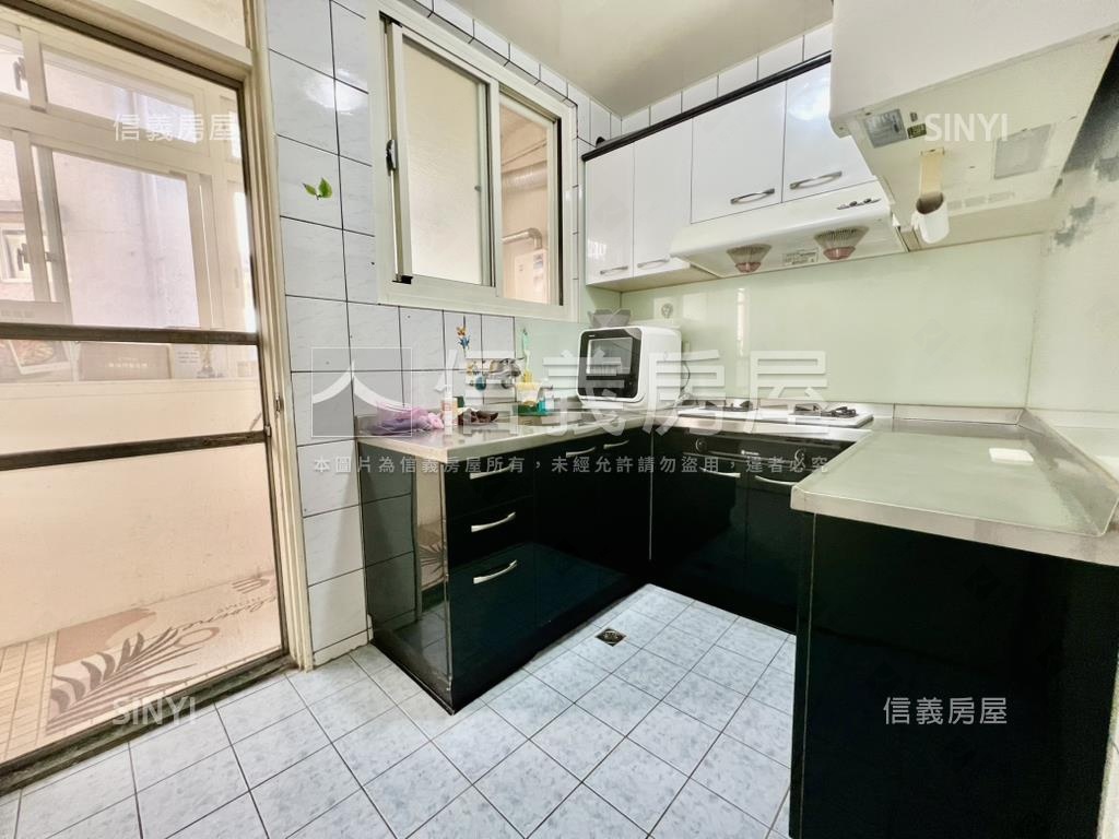 首購近未來捷運站三房房屋室內格局與周邊環境