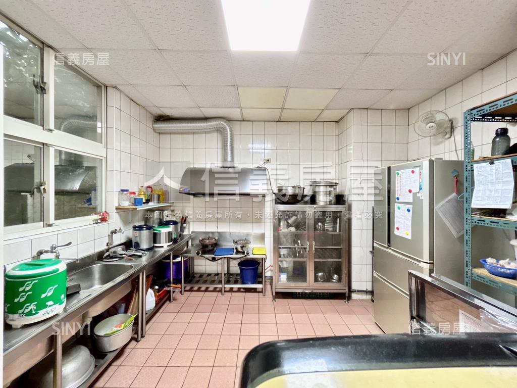 公乙大面寬店面稀有釋出房屋室內格局與周邊環境