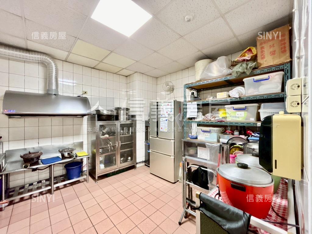 公乙大面寬店面稀有釋出房屋室內格局與周邊環境