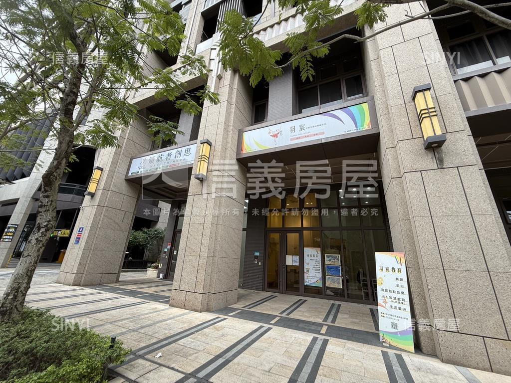 副都心挑高金店面Ｄ房屋室內格局與周邊環境