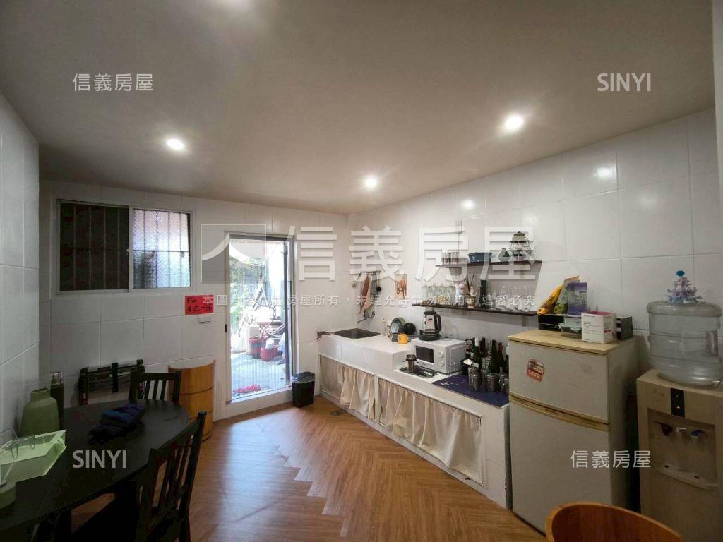 獅子林８米路美透天房屋室內格局與周邊環境