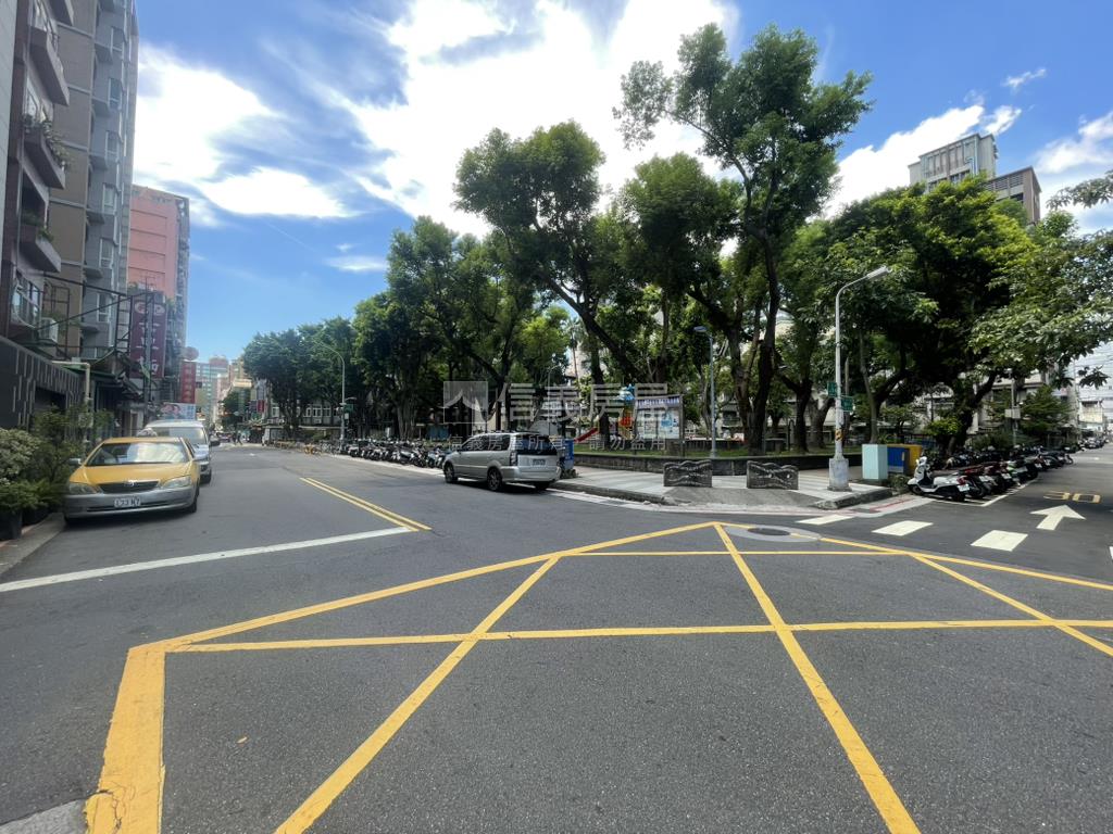 【精選】公園旁管理名廈房屋室內格局與周邊環境