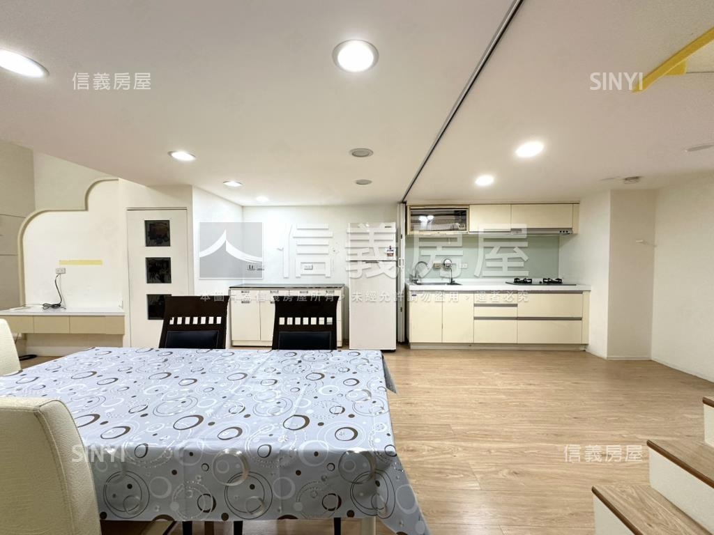 美妝挑高永安ＭＲＴ房屋室內格局與周邊環境