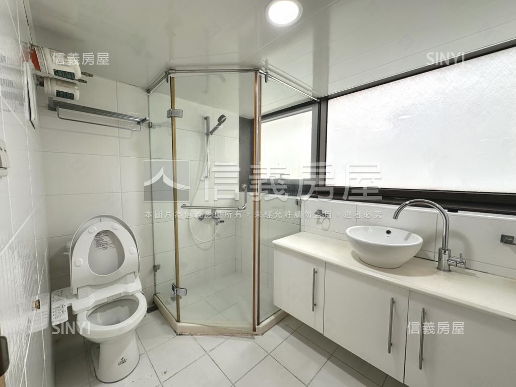 美妝挑高永安ＭＲＴ房屋室內格局與周邊環境