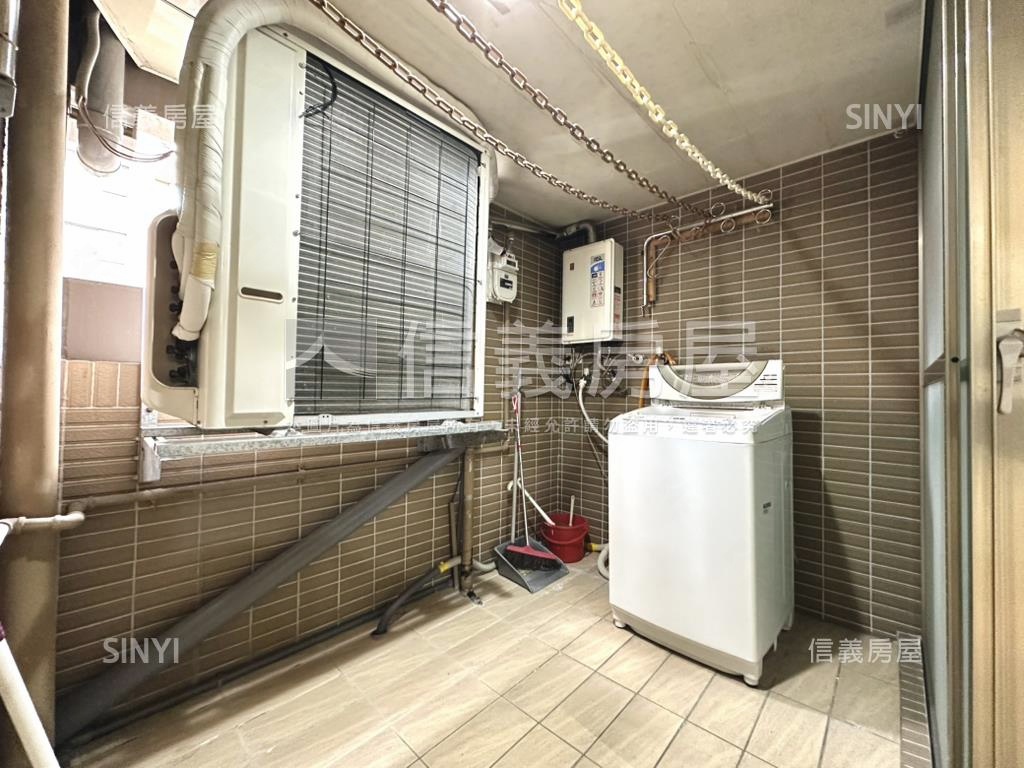 美妝挑高永安ＭＲＴ房屋室內格局與周邊環境