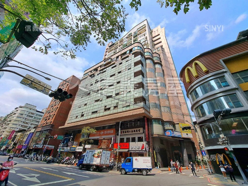 美妝挑高永安ＭＲＴ房屋室內格局與周邊環境