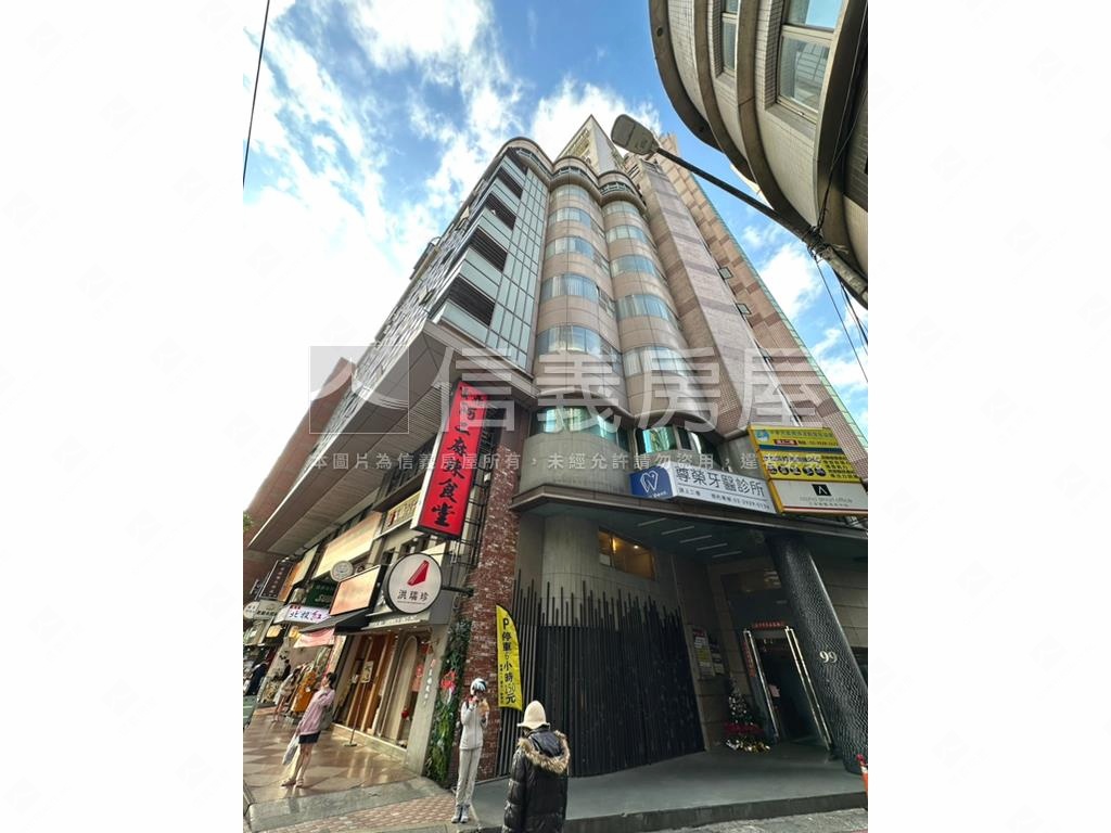 美妝挑高永安ＭＲＴ房屋室內格局與周邊環境