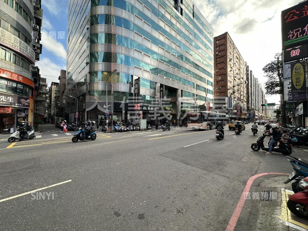 美妝挑高永安ＭＲＴ房屋室內格局與周邊環境