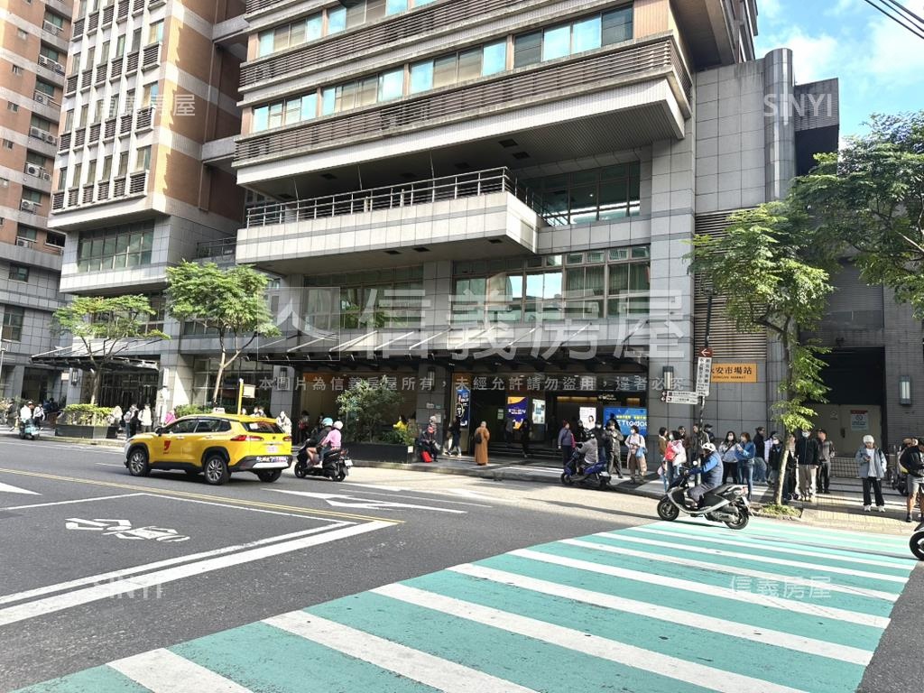 美妝挑高永安ＭＲＴ房屋室內格局與周邊環境