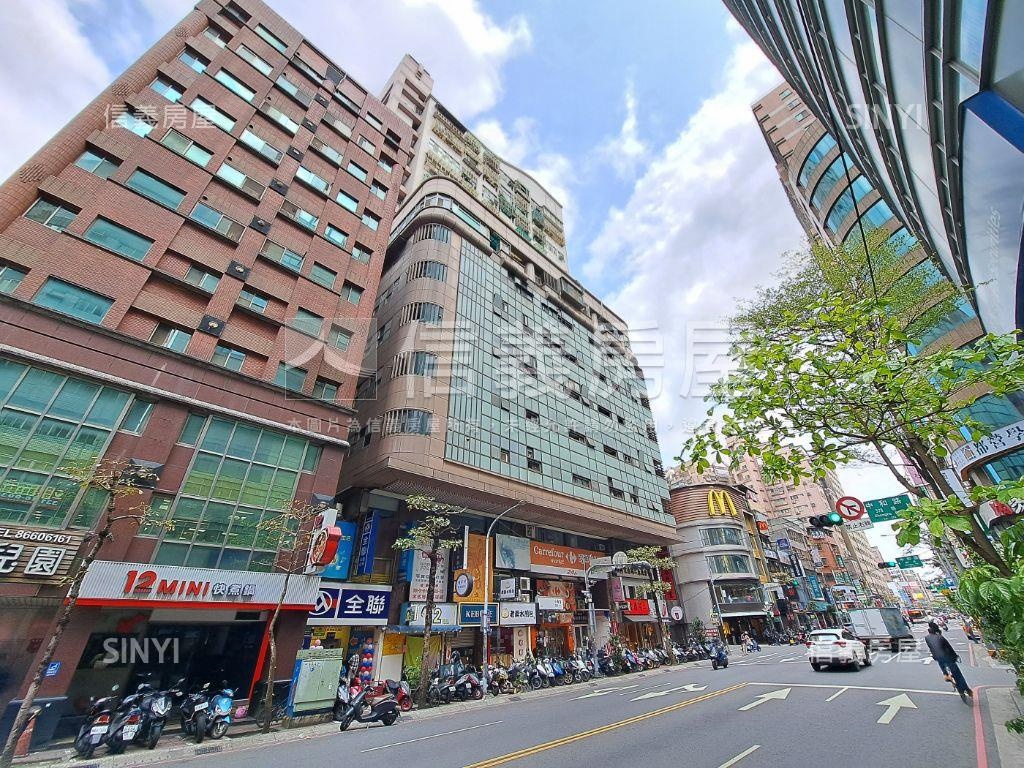 美妝挑高永安ＭＲＴ房屋室內格局與周邊環境