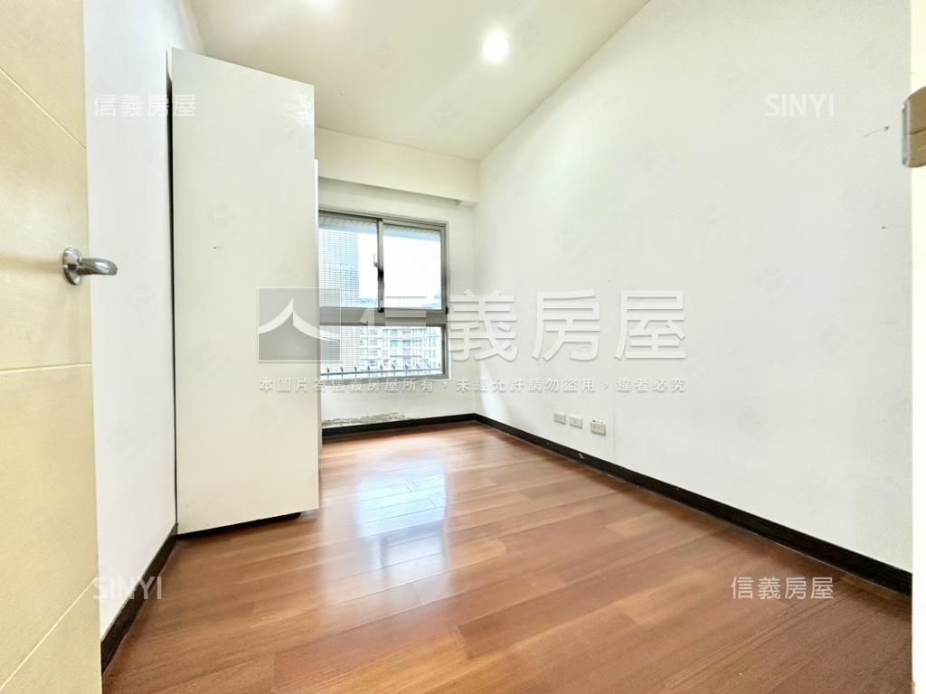 元氣大鎮Ｇ棟高樓平面車位房屋室內格局與周邊環境