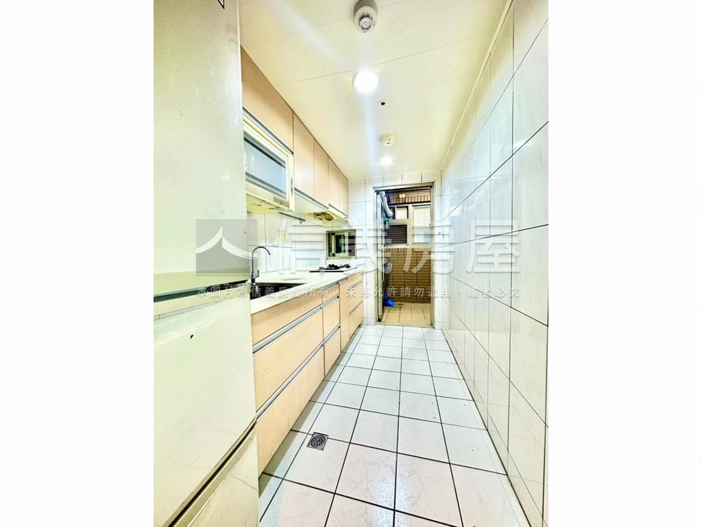 元氣大鎮Ｇ棟高樓平面車位房屋室內格局與周邊環境