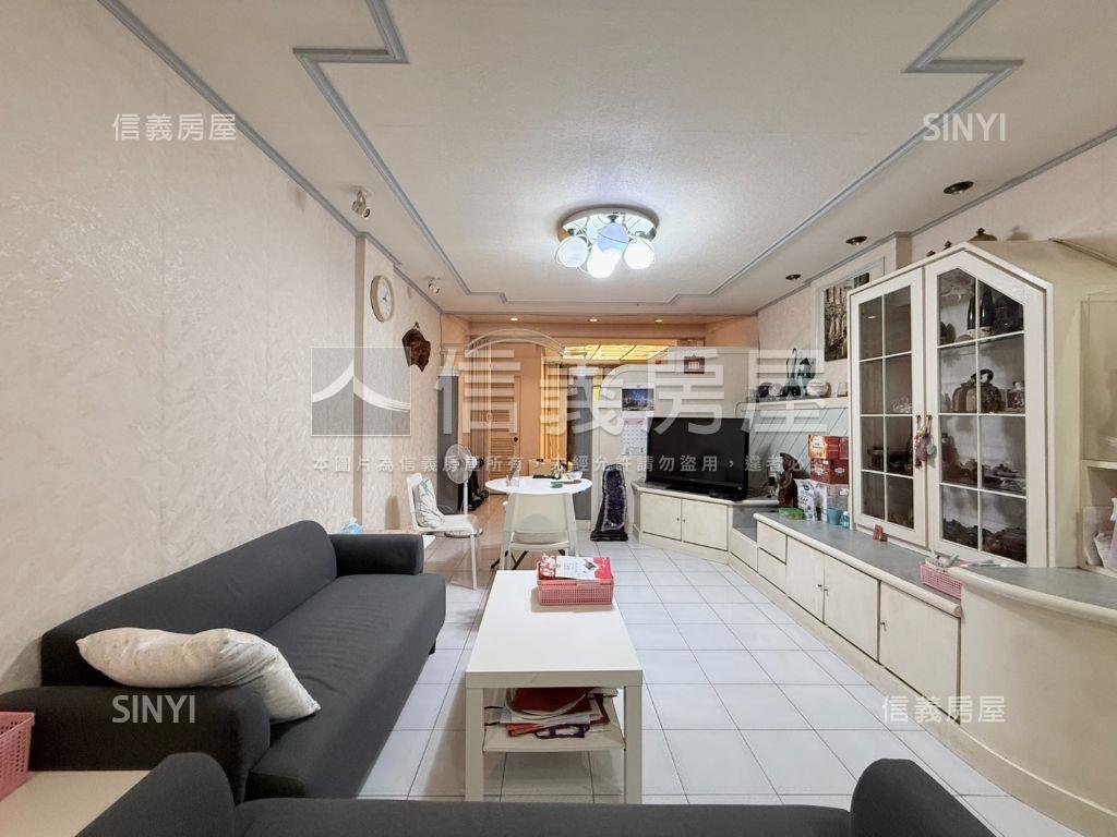 金鼎路旁活巷透天房屋室內格局與周邊環境