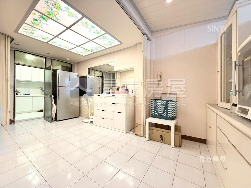 金鼎路旁活巷透天房屋室內格局與周邊環境