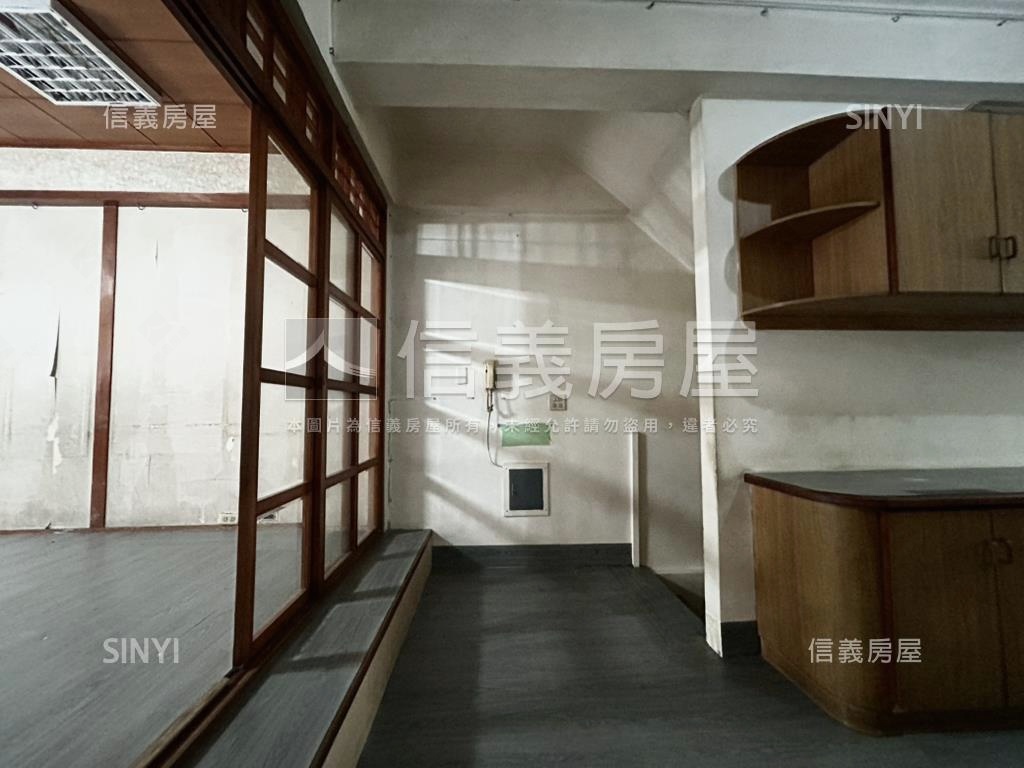 正同安路面學校店住房屋室內格局與周邊環境