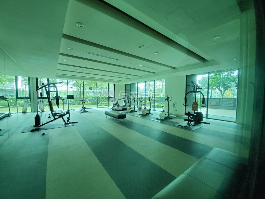 世紀館裝潢四房車位房屋室內格局與周邊環境