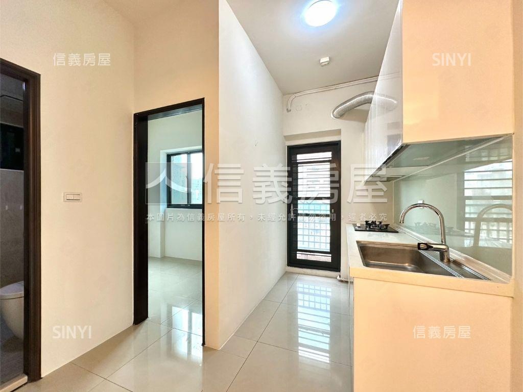 近大遠百兩房有車位房屋室內格局與周邊環境