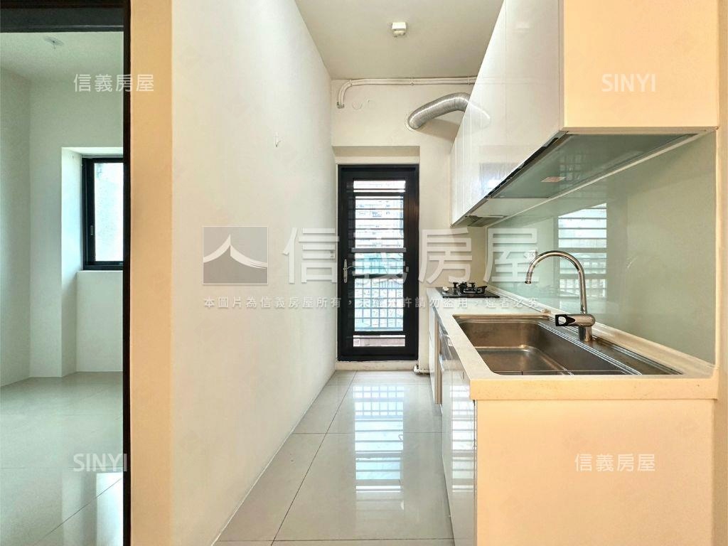 近大遠百兩房有車位房屋室內格局與周邊環境