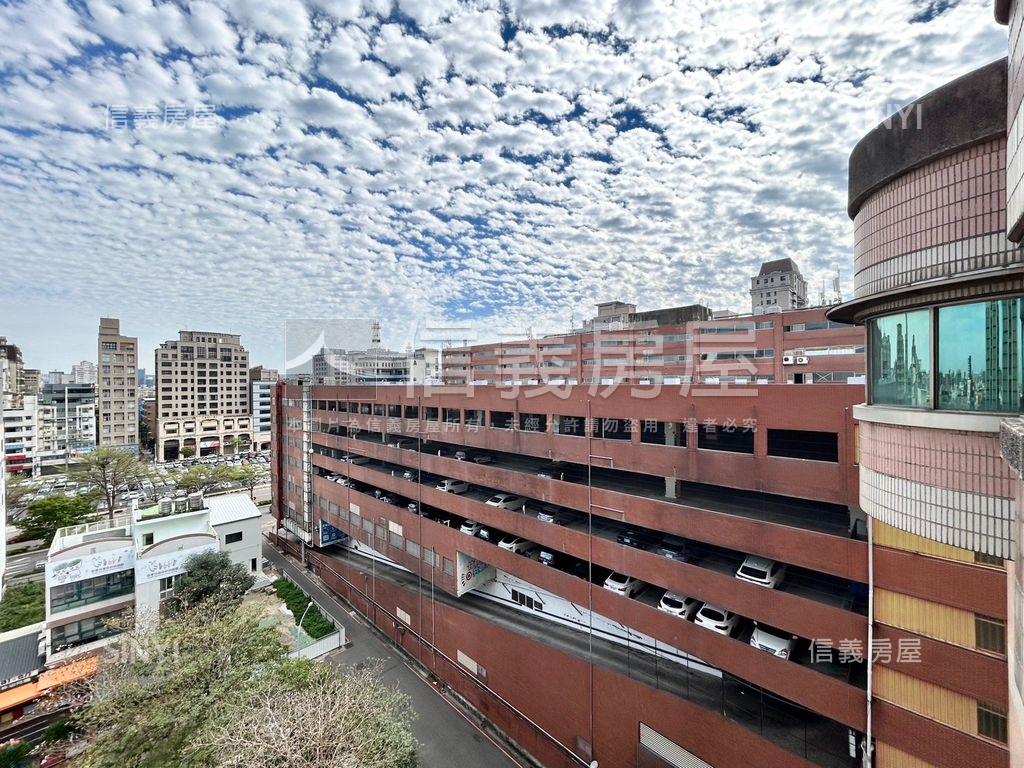 縣府生活圈大三房附車位房屋室內格局與周邊環境