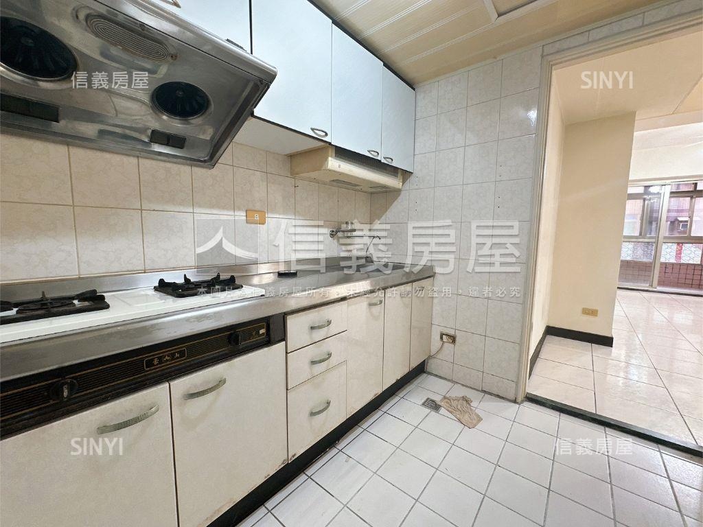 冠倫台北三房平面車位房屋室內格局與周邊環境