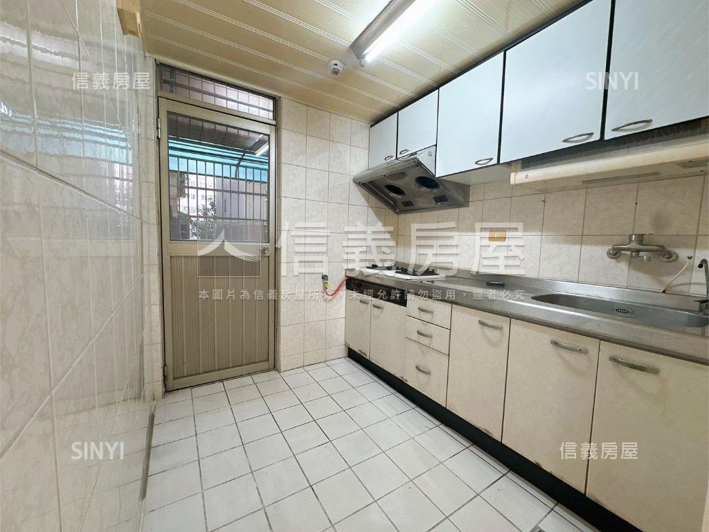 冠倫台北三房平面車位房屋室內格局與周邊環境