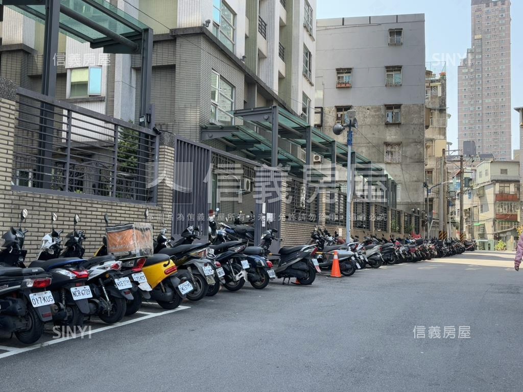 近捷運上荷紀邊間三房房屋室內格局與周邊環境