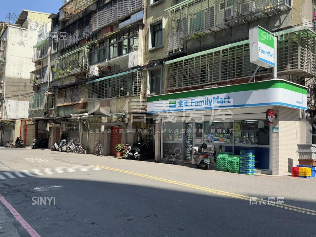 近捷運上荷紀邊間三房房屋室內格局與周邊環境