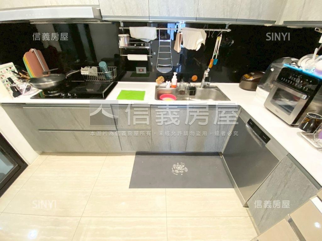 鉅虹曙光高樓層大三房平車房屋室內格局與周邊環境