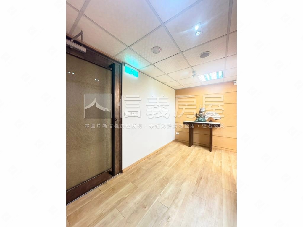 僑泰財經純辦景觀房屋室內格局與周邊環境