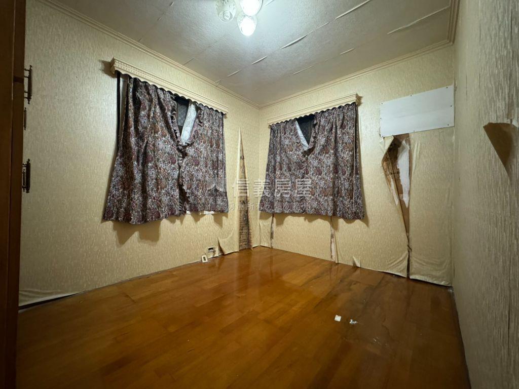 文普雙捷運線邊間大馬路上房屋室內格局與周邊環境