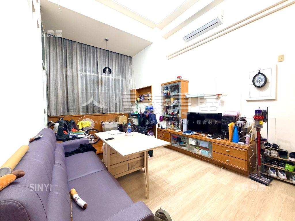 挑高世電美邸房屋室內格局與周邊環境