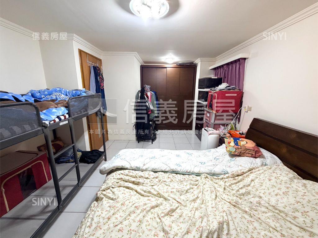 挑高世電美邸房屋室內格局與周邊環境