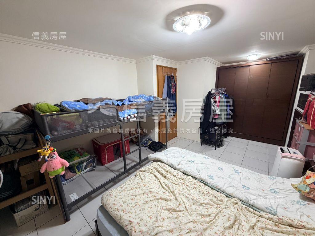 挑高世電美邸房屋室內格局與周邊環境