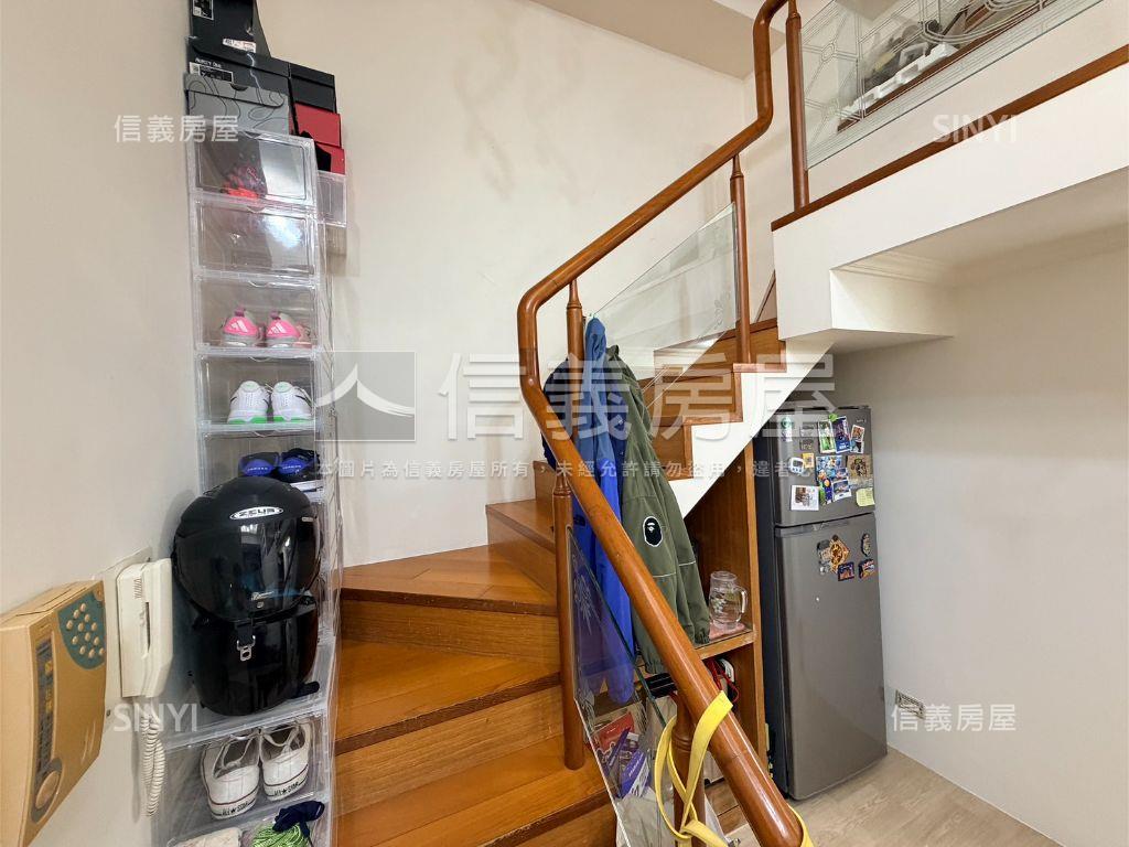 挑高世電美邸房屋室內格局與周邊環境