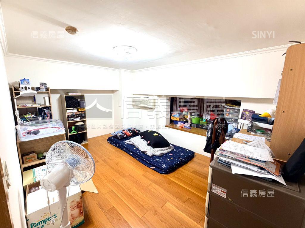 挑高世電美邸房屋室內格局與周邊環境