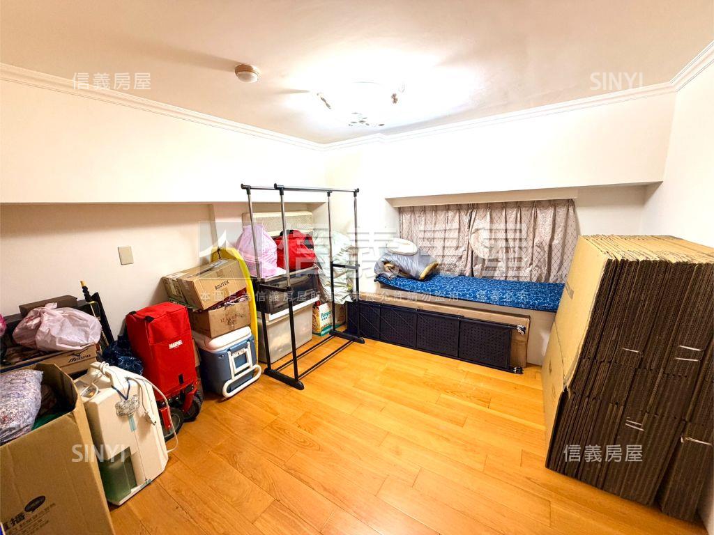 挑高世電美邸房屋室內格局與周邊環境